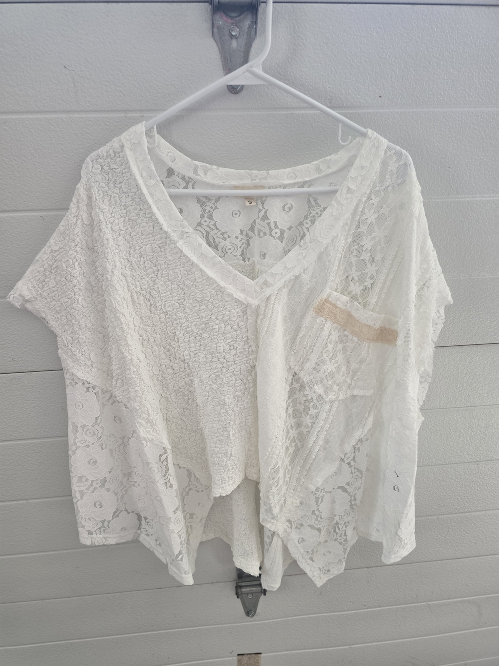 POL White Lace Patchwork V-Neck Blouse